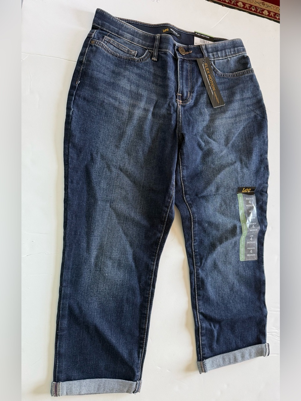 New women's size 4 capris by Lee flex motion innovative